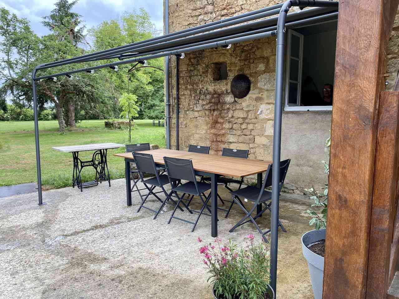 gite-choubello-terrasse-ombre